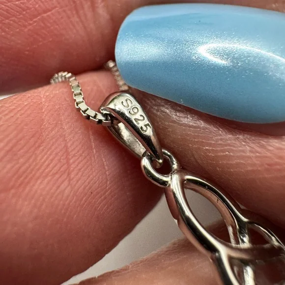 Sterling silver Celtic knot pendant w/lime green glass stone on sterling chain. - Picture 6 of 7